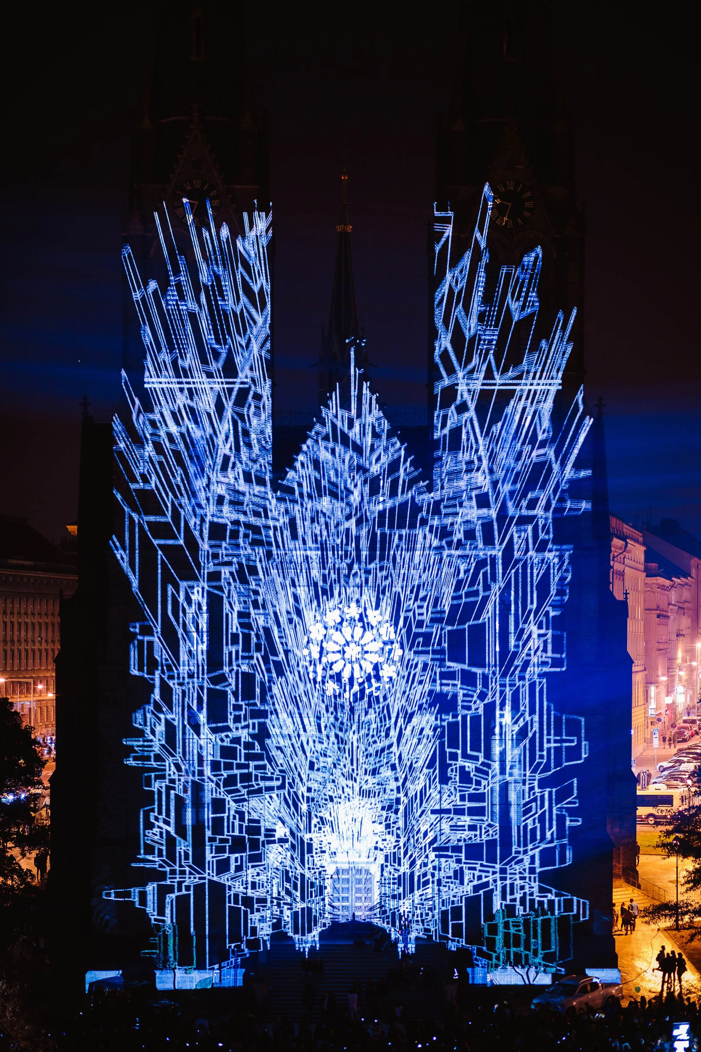 A Signal Festival videomapping on a Prague facade