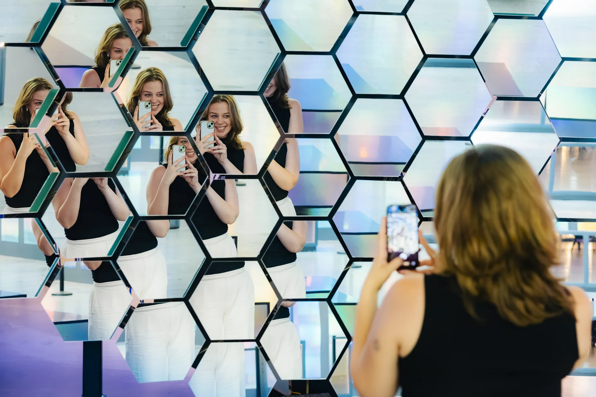 The tilting mirrors of Reflexion in the foyer